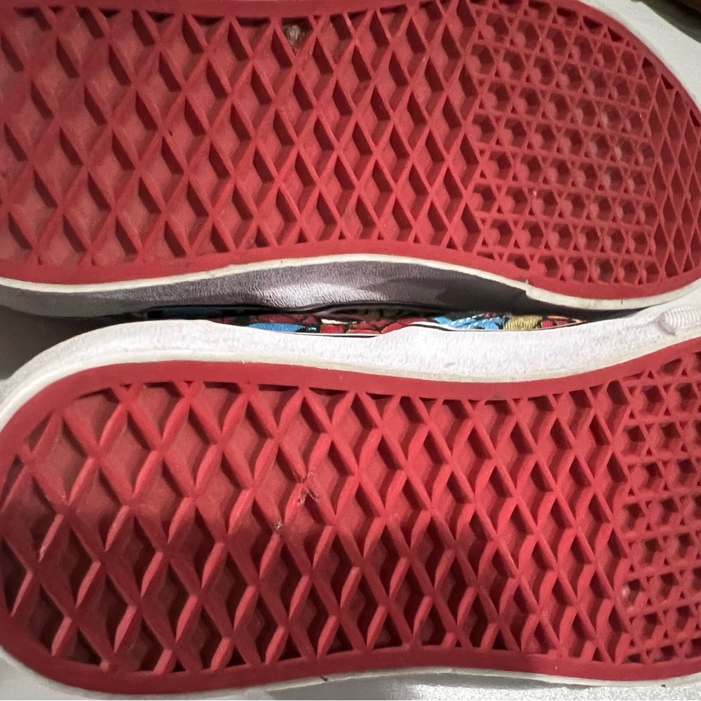 NEW VANS MARVEL Spider-Man/Black Classic Slip-on (Men's - Size 6.5) - Picture 4 of 5